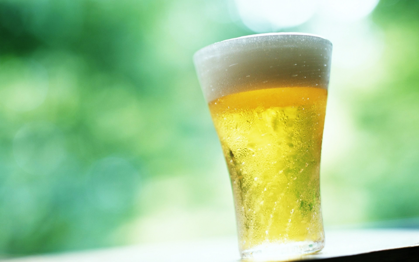 Cold Glass of Beer hd wallpaper for 1440 x 900 widescreen resolution