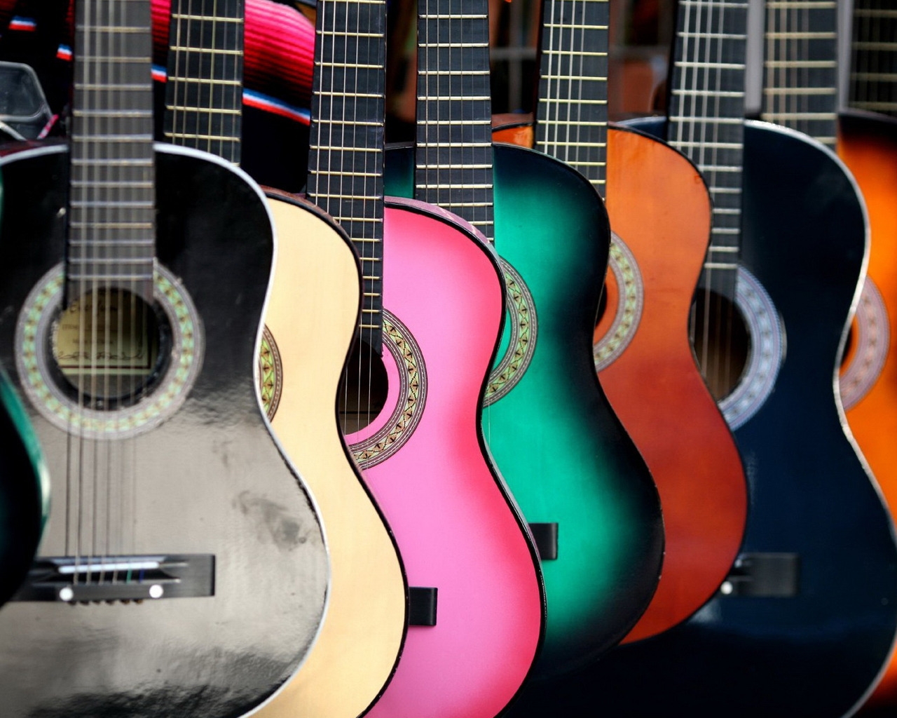 Colored Guitars for 1280 x 1024 resolution
