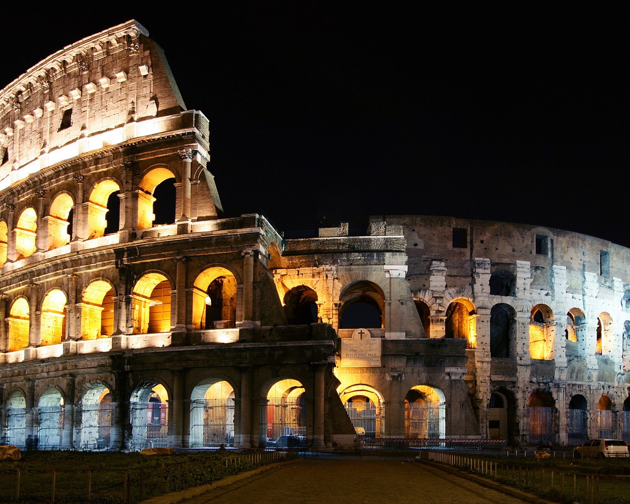 Colosseum Italy for 1280 x 1024 resolution