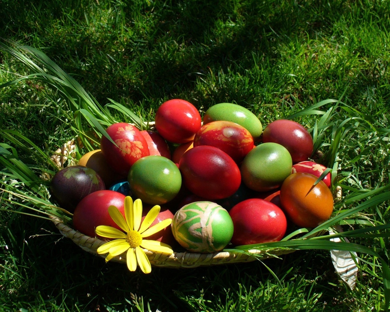 Colourful Easter Eggs for 1280 x 1024 resolution
