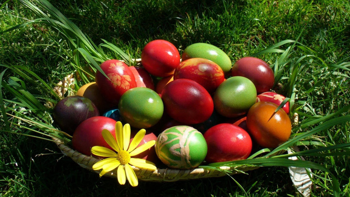 Colourful Easter Eggs for 1366 x 768 HDTV resolution