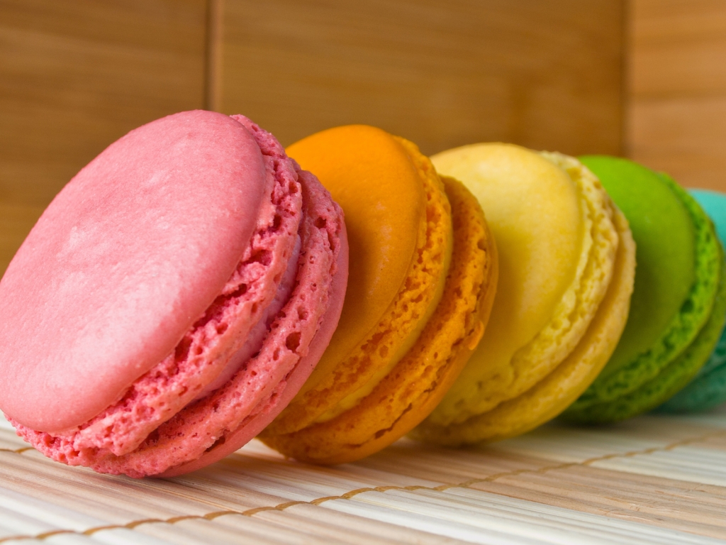 Colourful Macaroons for 1024 x 768 resolution