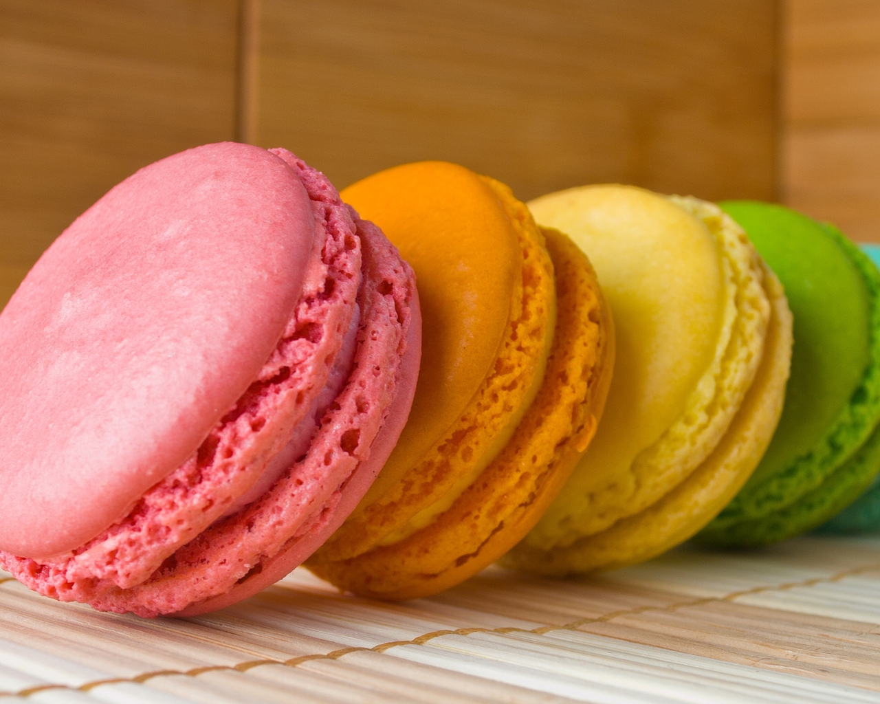 Colourful Macaroons for 1280 x 1024 resolution