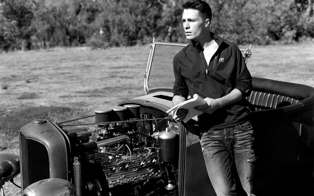 Colton Haynes Black and White for 1280 x 800 widescreen resolution