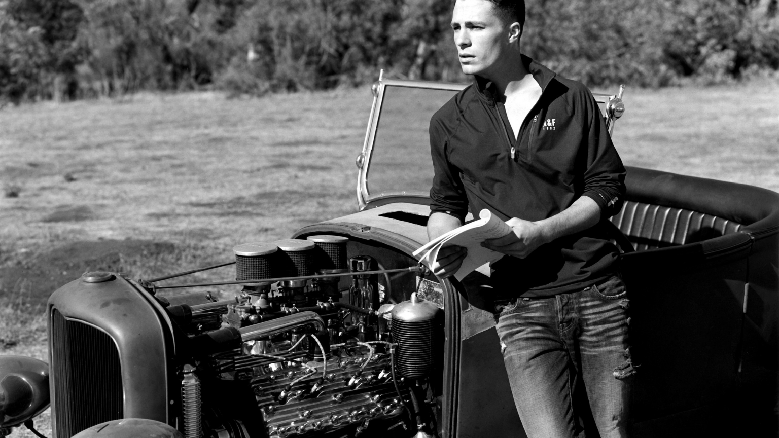 Colton Haynes Black and White for 1536 x 864 HDTV resolution