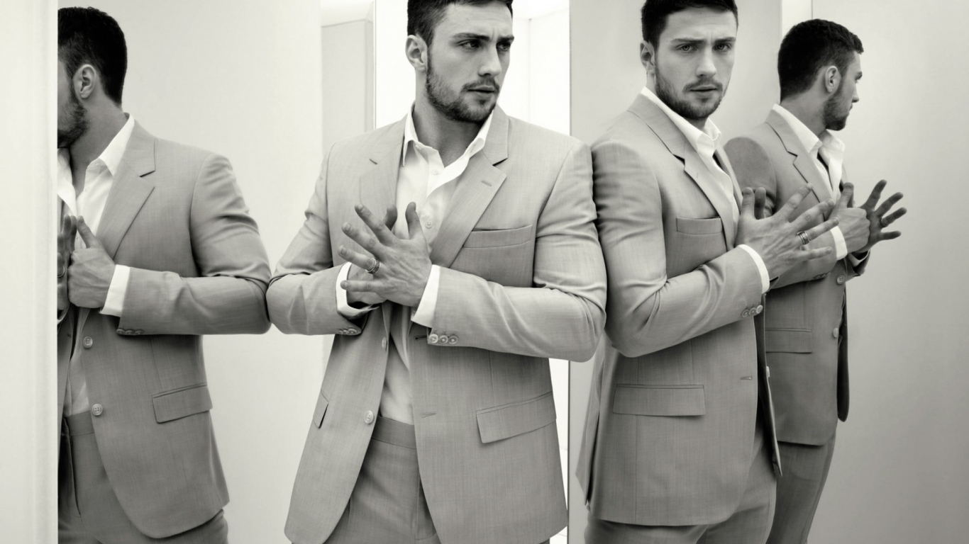 Cool Aaron Taylor-Johnson for 1366 x 768 HDTV resolution