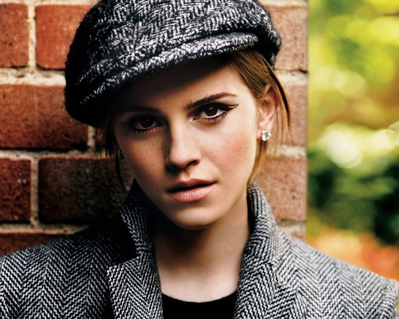 Cool Emma Watson for 1280 x 1024 resolution