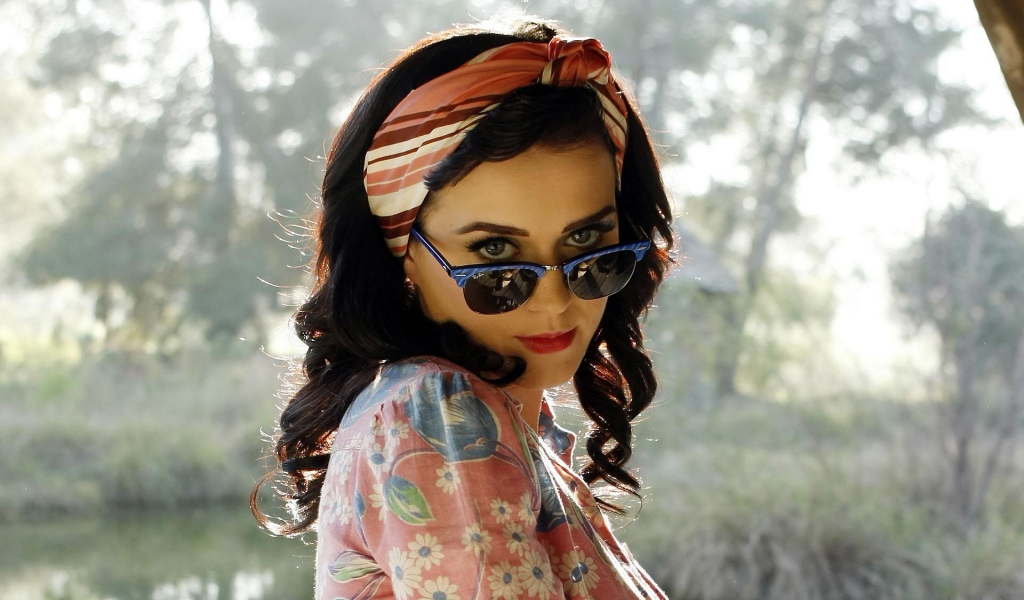 Cool Katy Perry for 1024 x 600 widescreen resolution