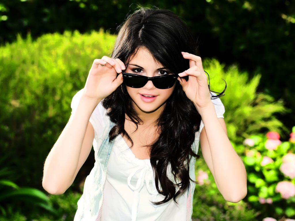 Cool Selena Gomez for 1024 x 768 resolution