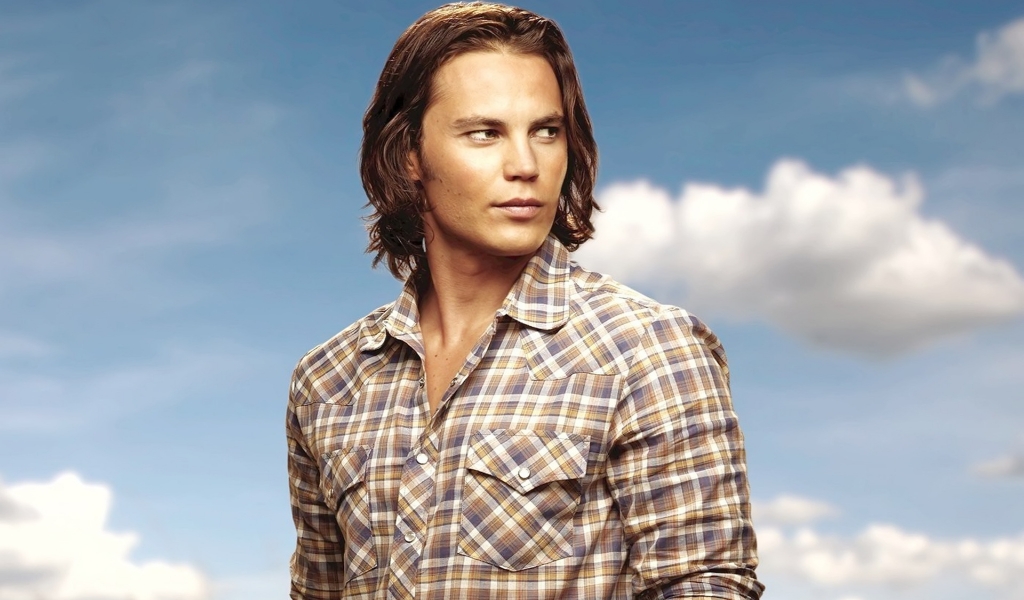 Cool Taylor Kitsch for 1024 x 600 widescreen resolution