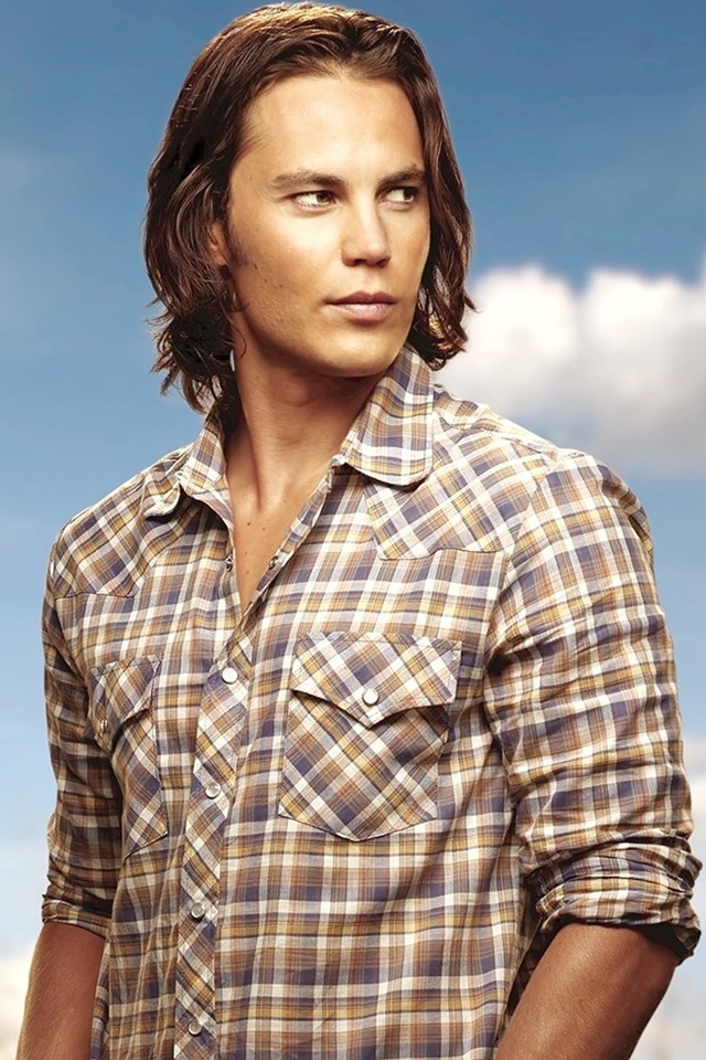 Cool Taylor Kitsch for 640 x 960 iPhone 4 resolution