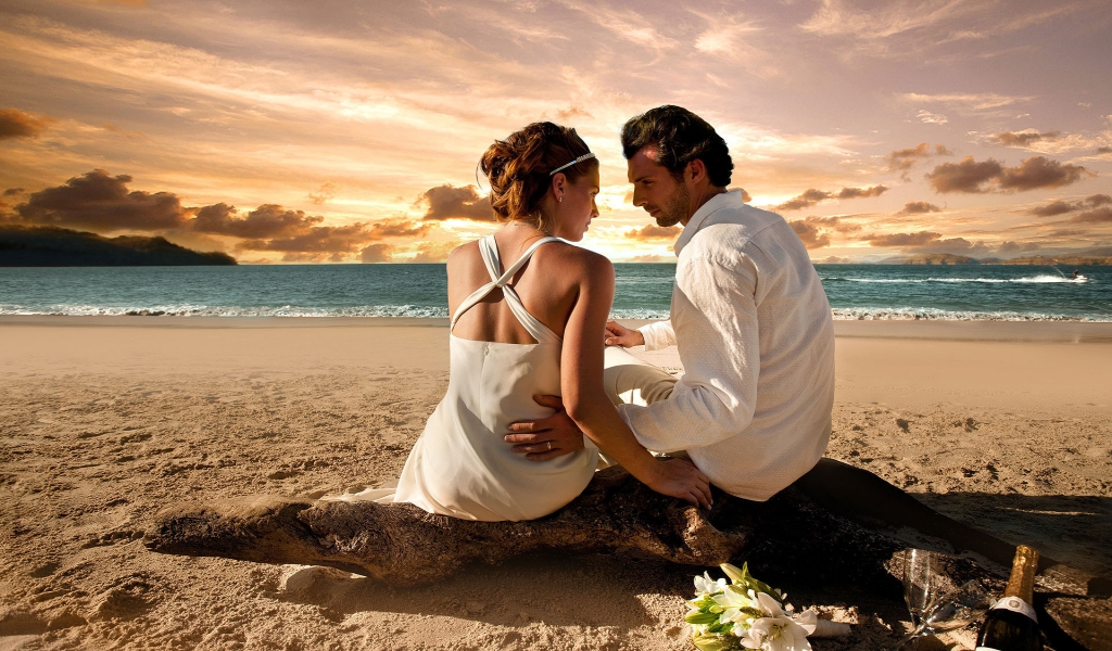 Couple in Love Picture for 1024 x 600 widescreen resolution