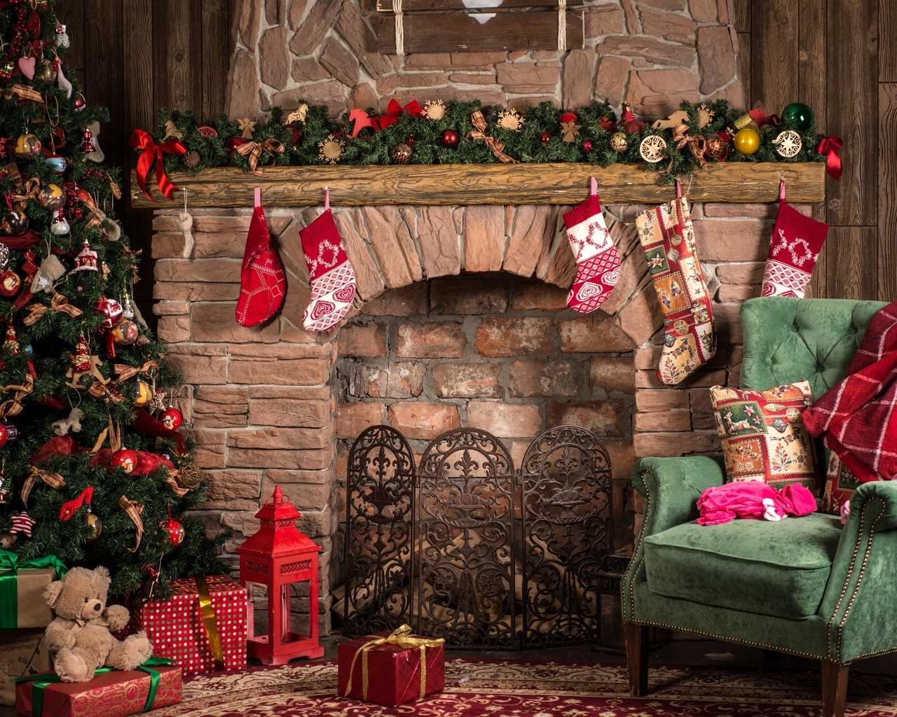 Cozy Christmas Decor  for 1280 x 1024 resolution