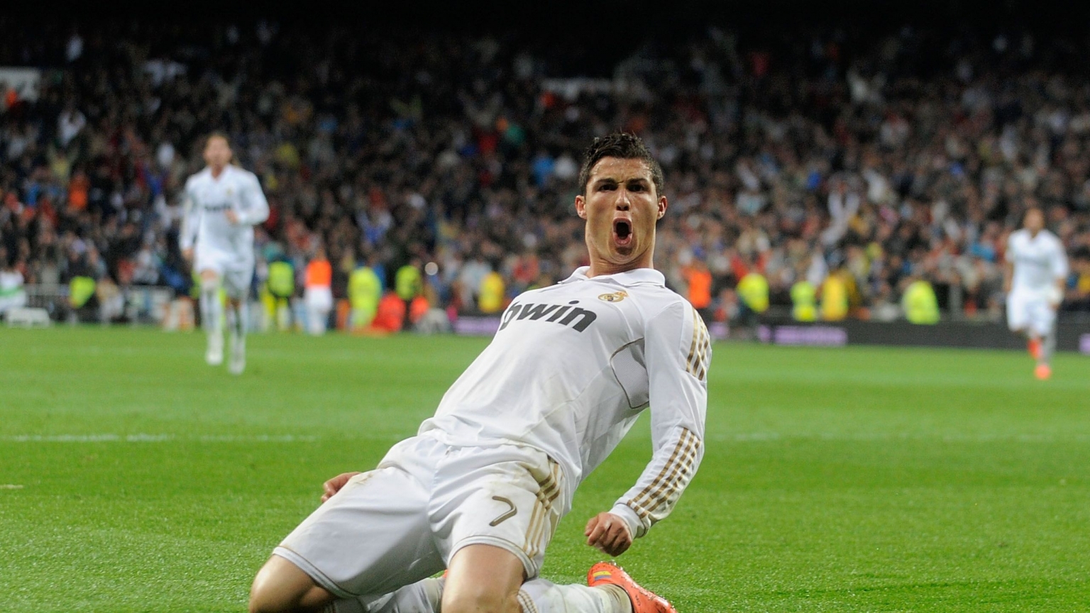 Cristiano Ronaldo Celebrating for 1536 x 864 HDTV resolution