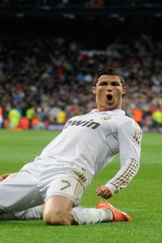 Cristiano Ronaldo Celebrating for 320 x 480 iPhone resolution