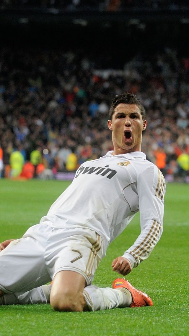 Cristiano Ronaldo Celebrating for 640 x 1136 iPhone 5 resolution