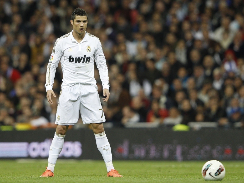 Cristiano Ronaldo Concentrating for 1024 x 768 resolution