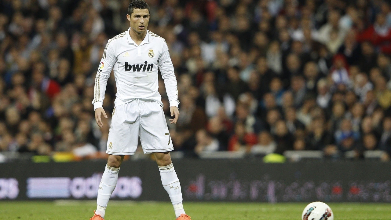 Cristiano Ronaldo Concentrating for 1280 x 720 HDTV 720p resolution