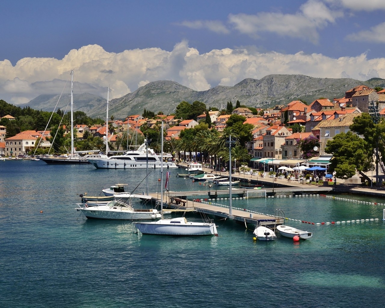 Croatia Port View for 1280 x 1024 resolution