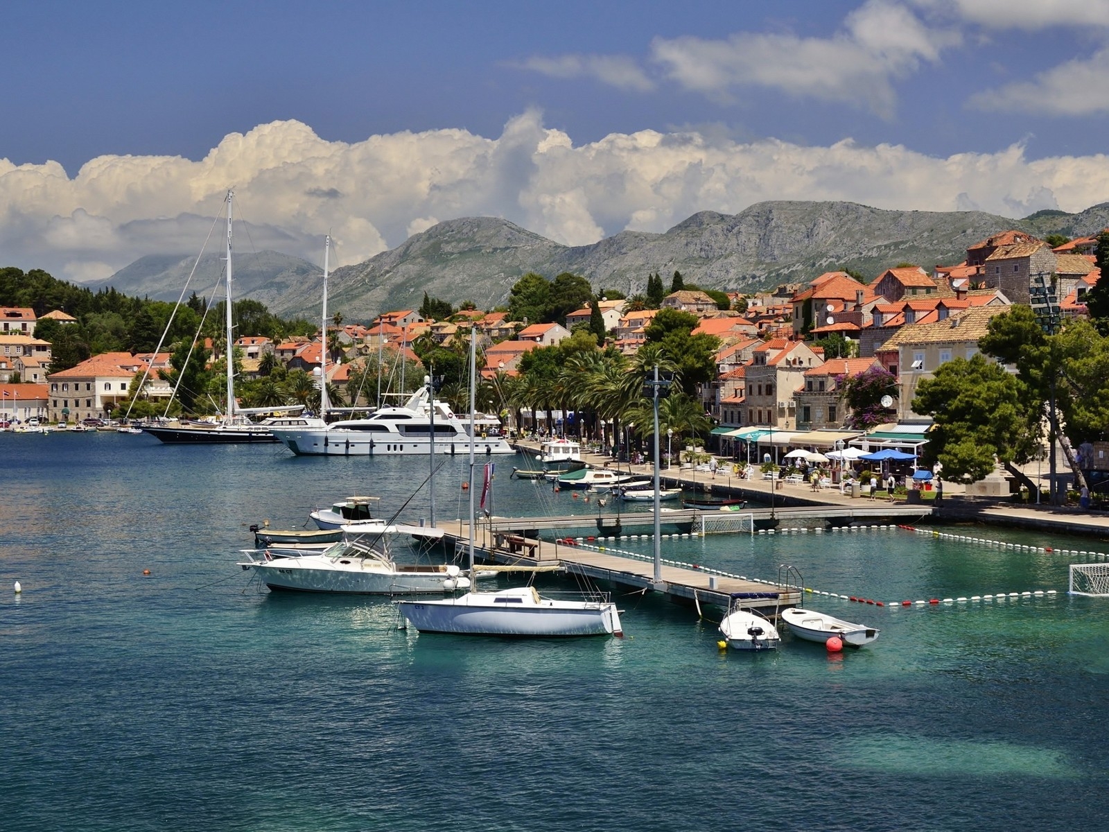 Croatia Port View for 1600 x 1200 resolution