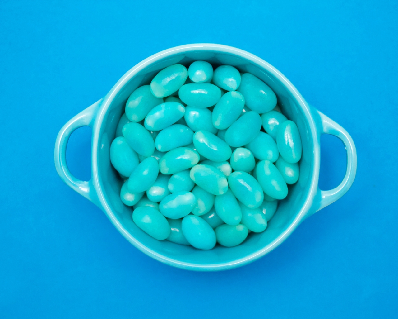 Cup of Jelly Beans for 1280 x 1024 resolution