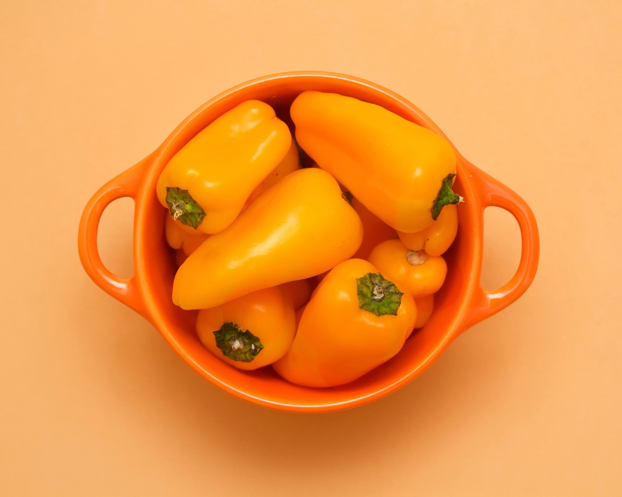Cup of Yellow Peppers for 1280 x 1024 resolution