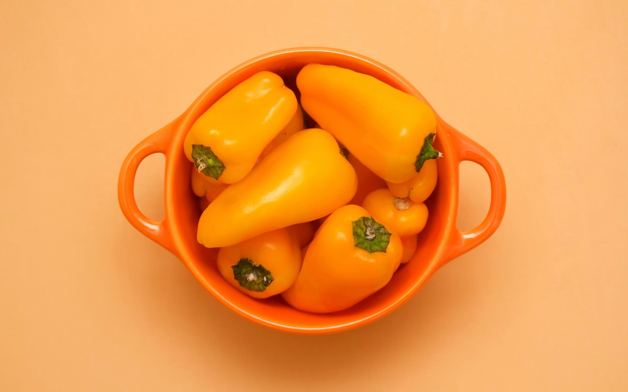 Cup of Yellow Peppers for 1280 x 800 widescreen resolution