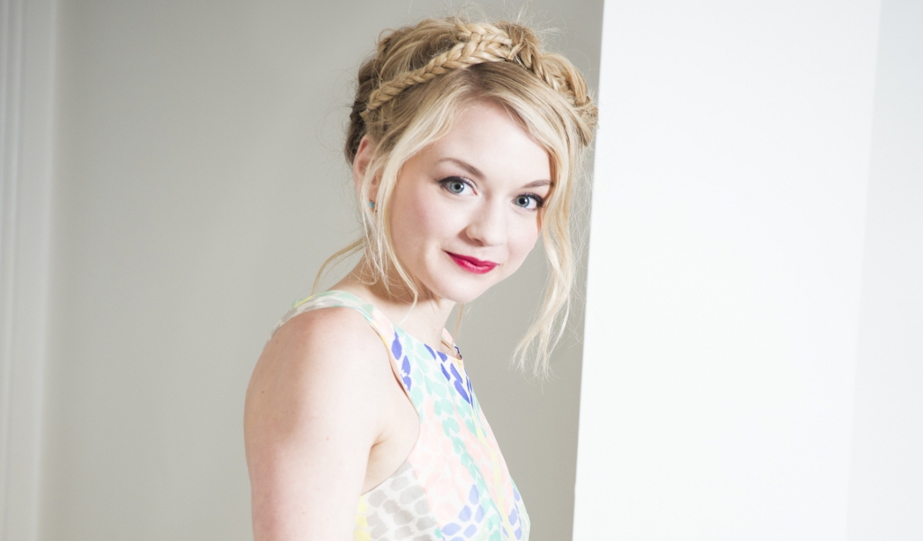 Cute Emily Kinney for 1024 x 600 widescreen resolution