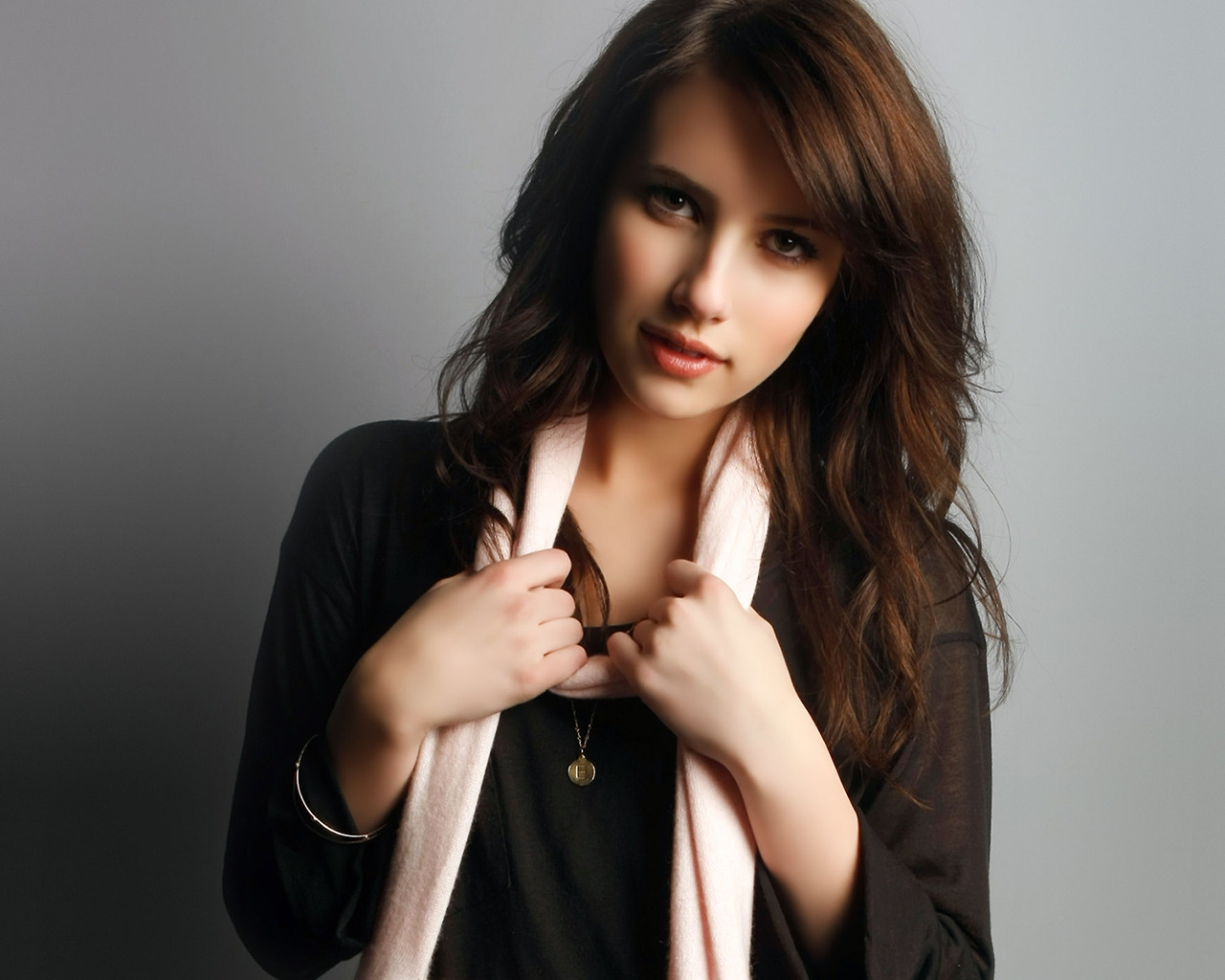 Cute Emma Roberts for 1280 x 1024 resolution