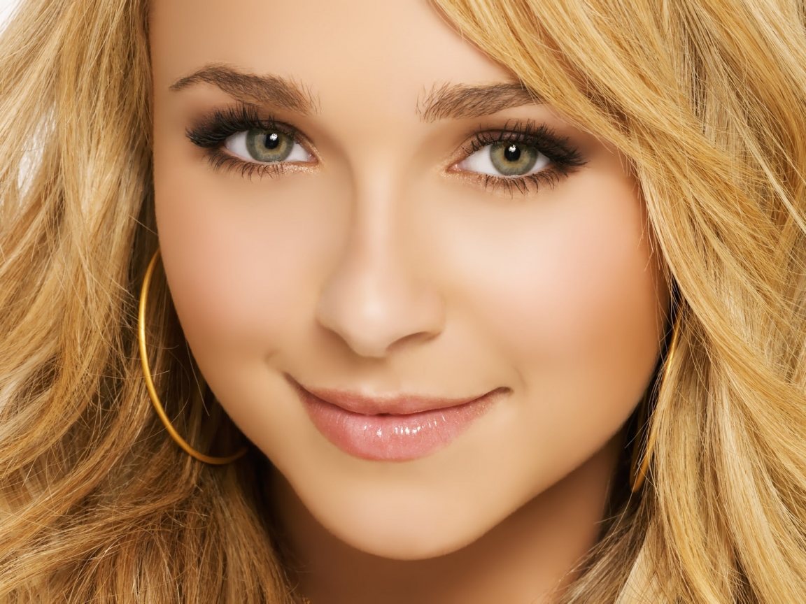 Cute Hayden Face for 1152 x 864 resolution