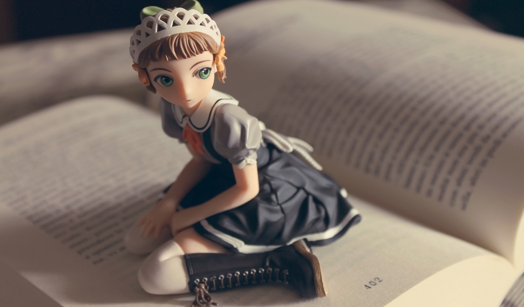 Cute Little Figurine for 1024 x 600 widescreen resolution