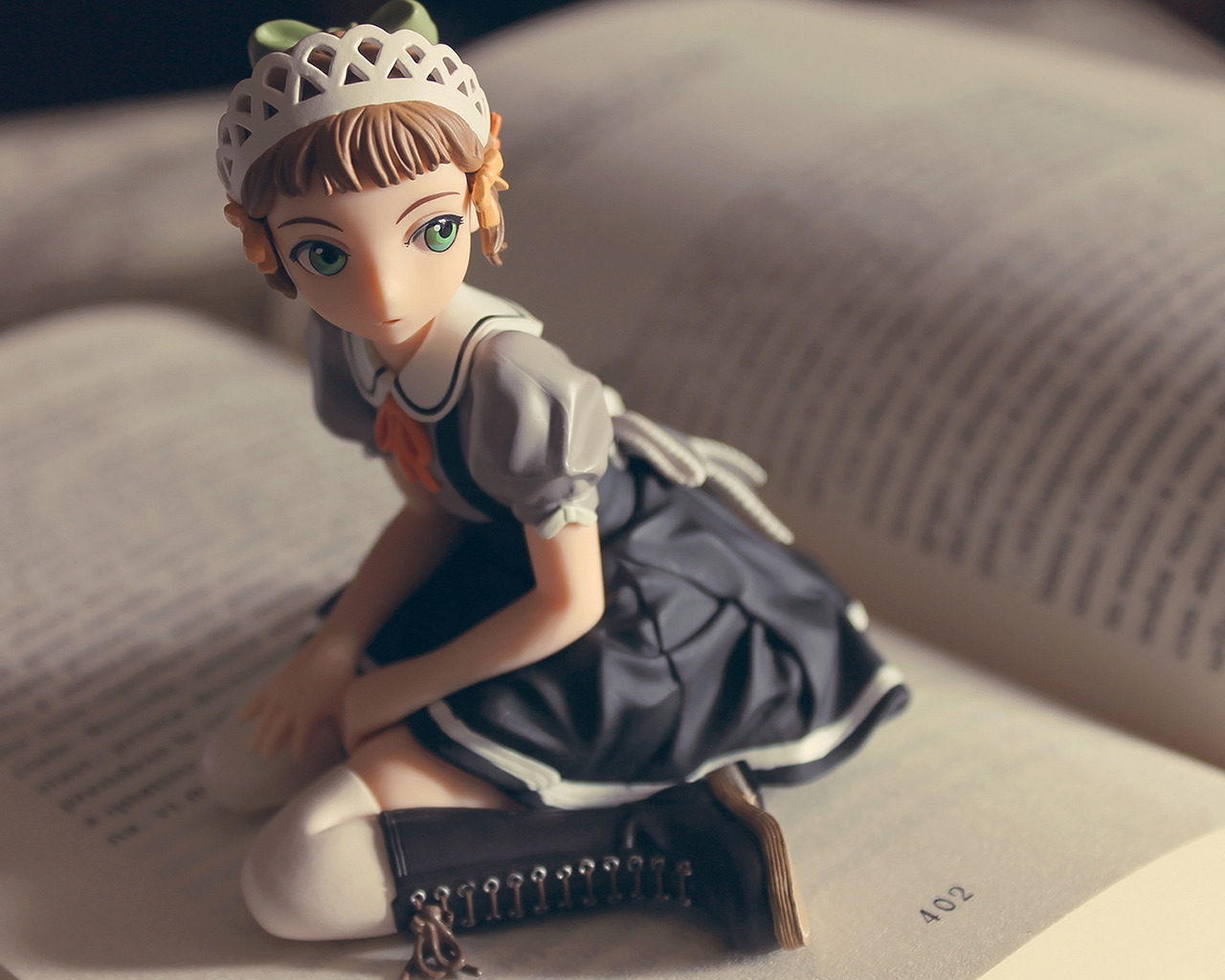 Cute Little Figurine for 1280 x 1024 resolution