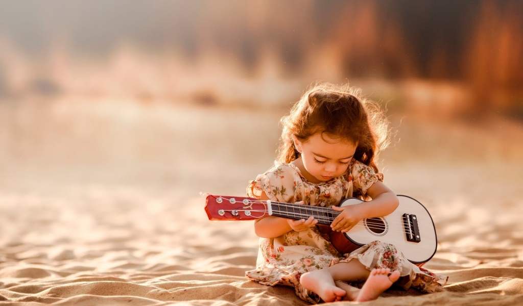 Cute Little Girl Playing Guitar for 1024 x 600 widescreen resolution