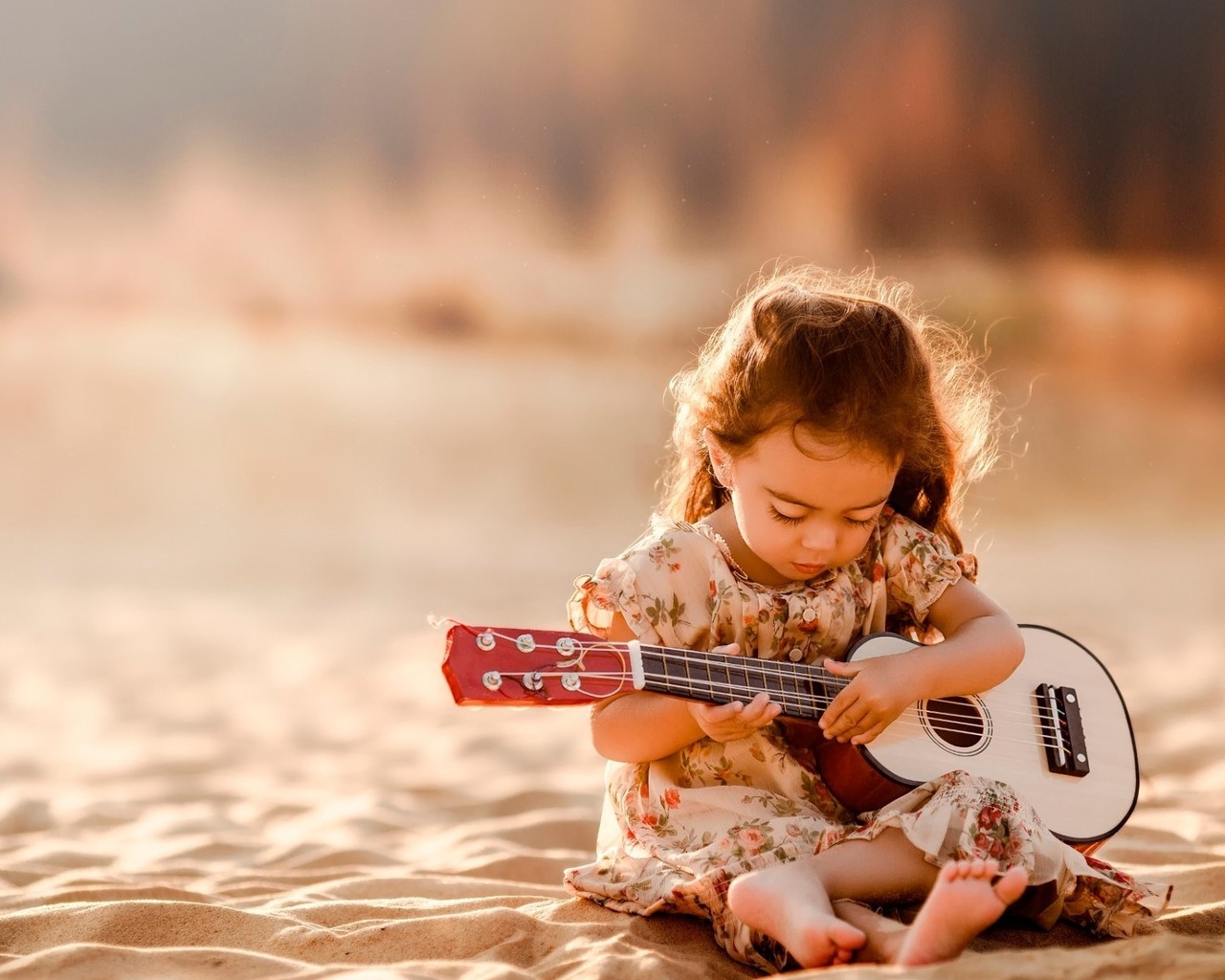 Cute Little Girl Playing Guitar for 1280 x 1024 resolution
