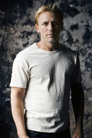 Daniel Craig for 320 x 480 iPhone resolution