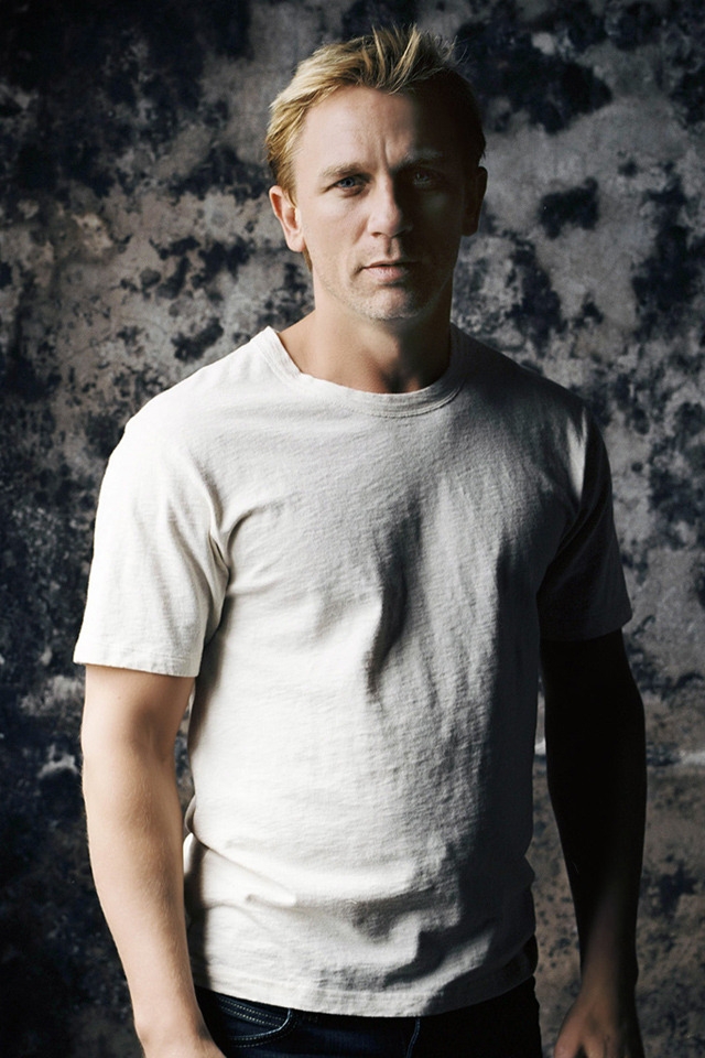 Daniel Craig for 640 x 960 iPhone 4 resolution