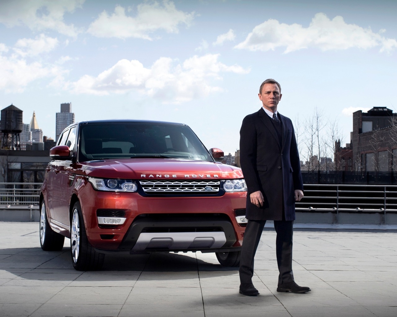 Daniel Craig and Range Rover for 1280 x 1024 resolution