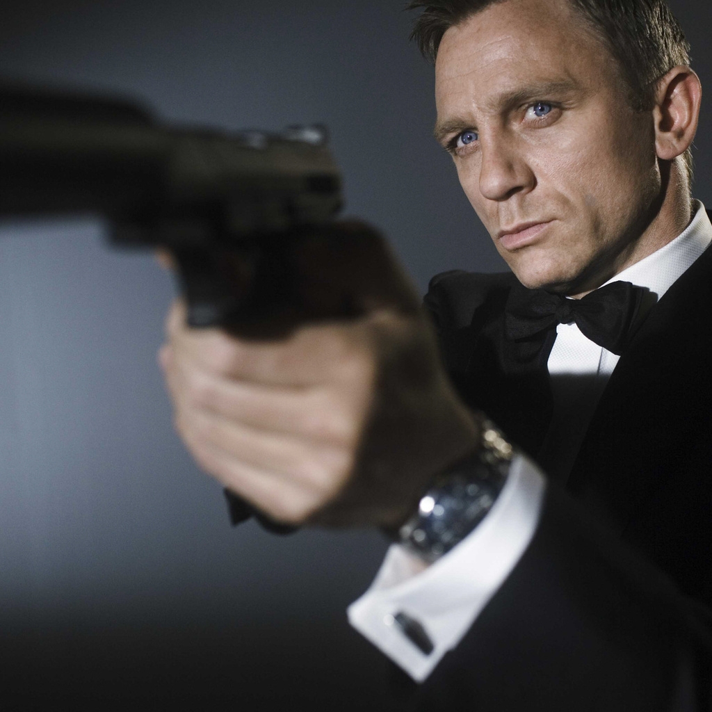 Daniel Craig as James Bond 007 for 1024 x 1024 iPad resolution