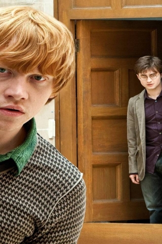 Daniel Radcliffe and Rupert Grint for 320 x 480 iPhone resolution