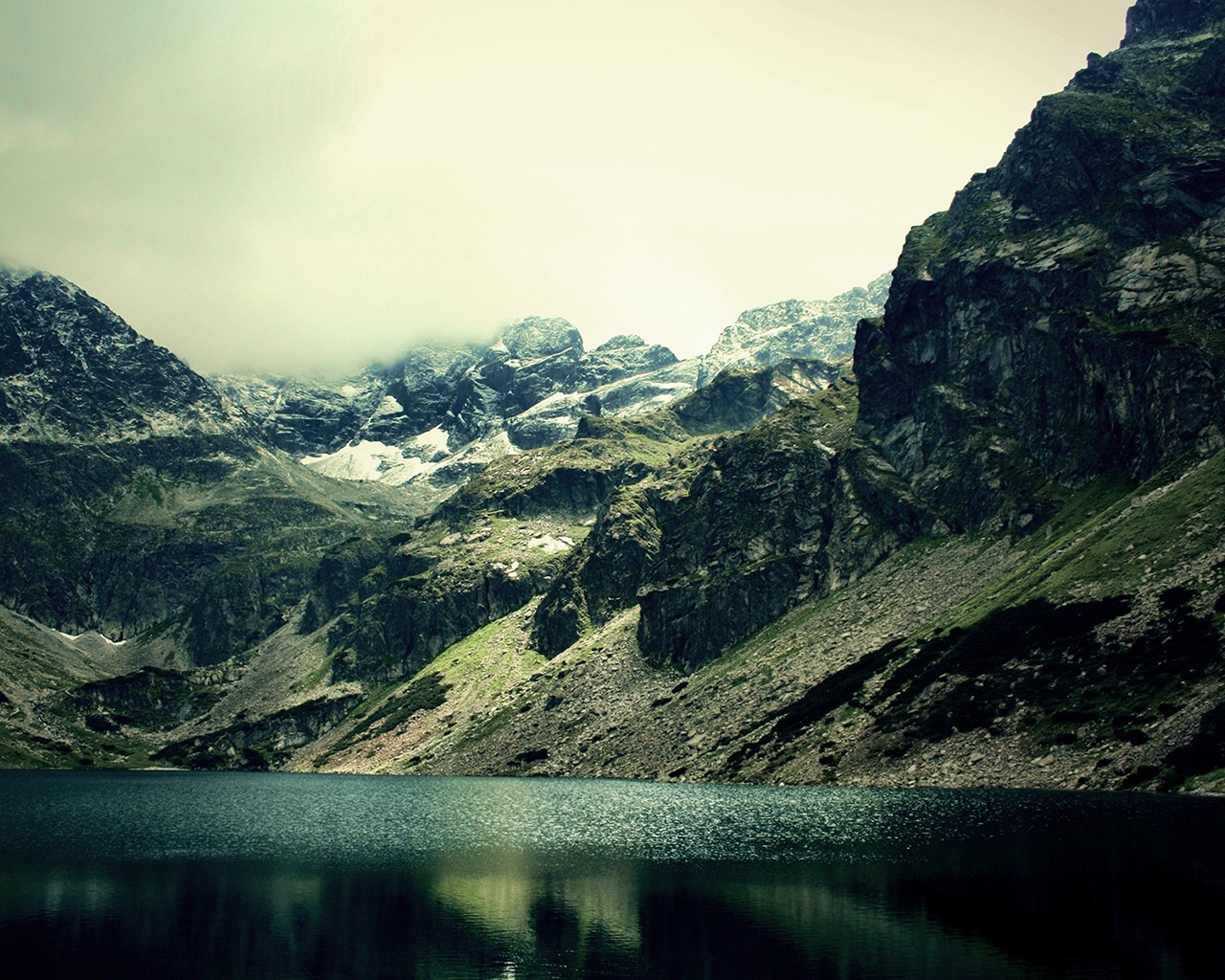 Dark Green Lake for 1280 x 1024 resolution