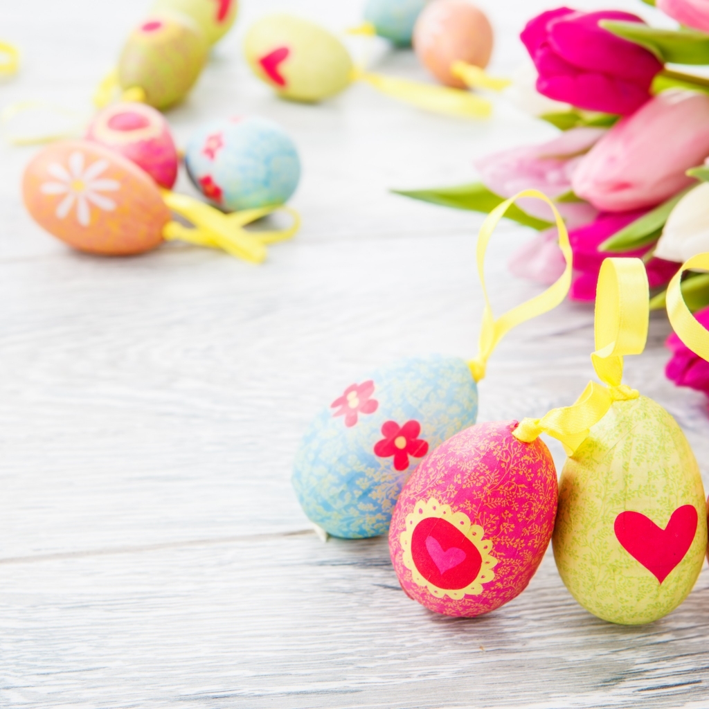 Decorative Easter Eggs for 1024 x 1024 iPad resolution