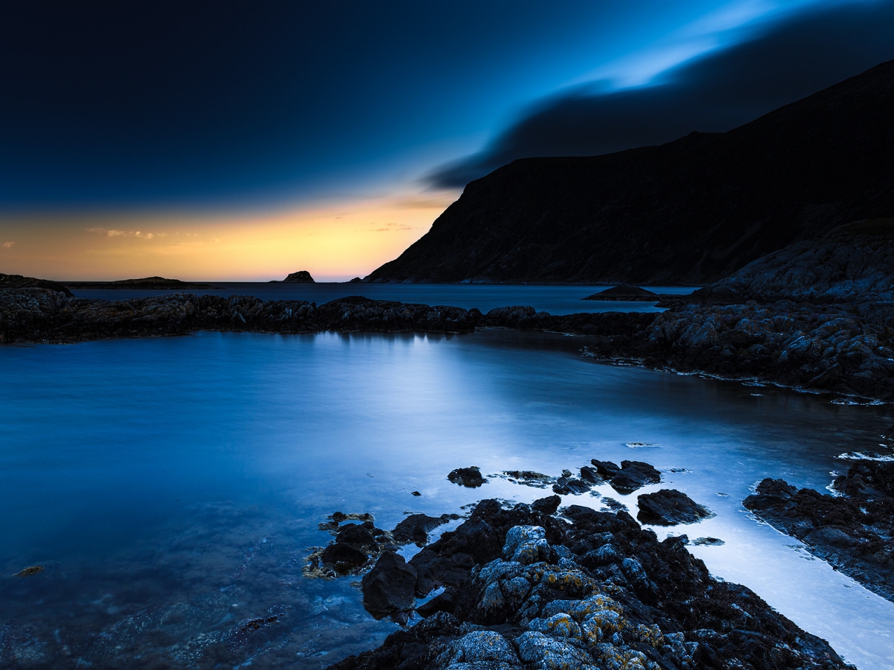 Deep Blue Night for 1280 x 960 resolution