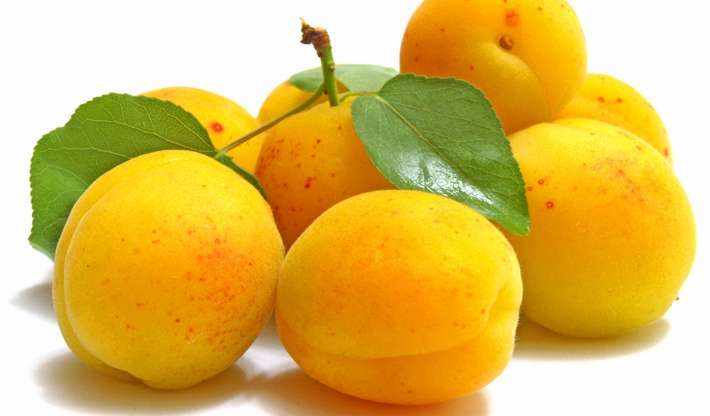 Delicious Apricots for 1024 x 600 widescreen resolution