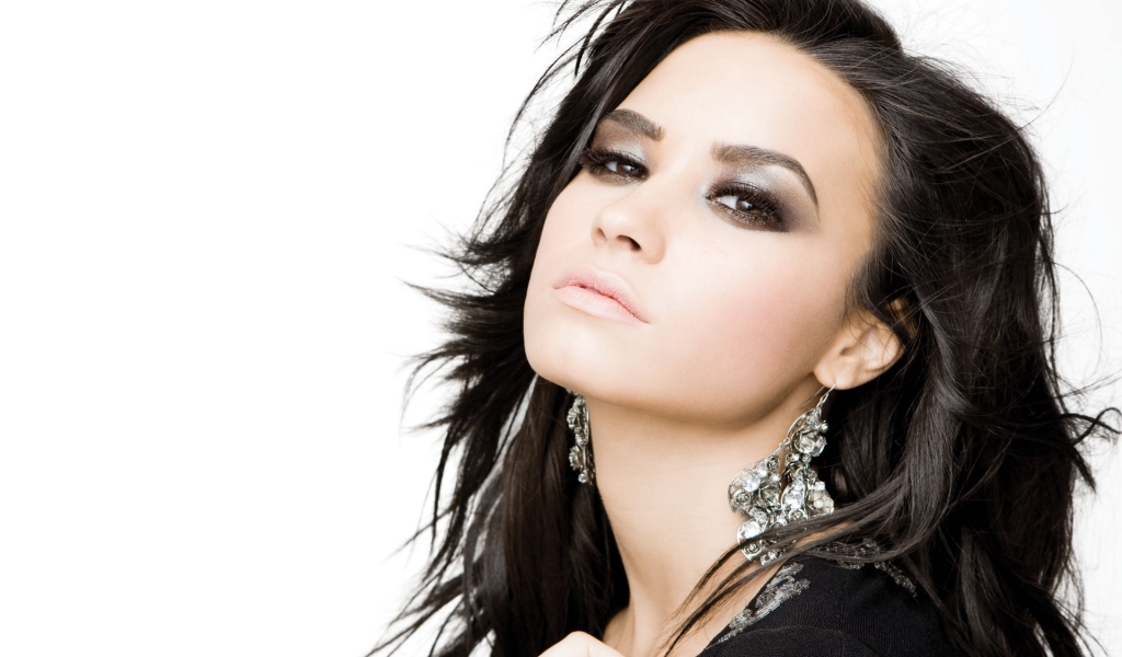 Demi Lovato Beautiful for 1024 x 600 widescreen resolution