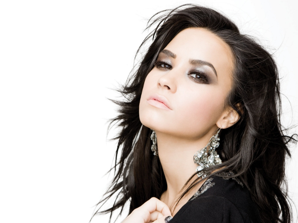 Demi Lovato Beautiful for 1024 x 768 resolution