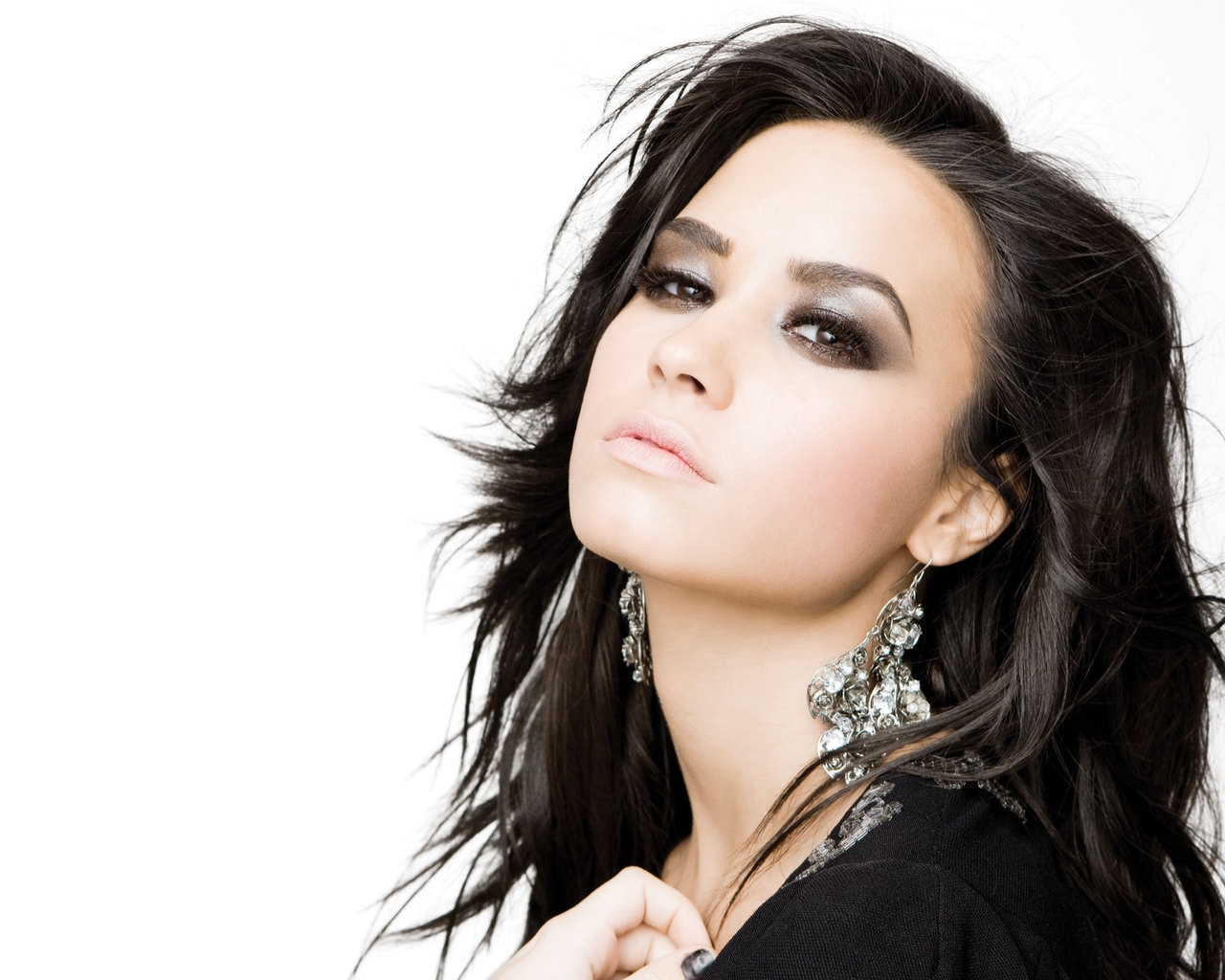 Demi Lovato Beautiful for 1280 x 1024 resolution