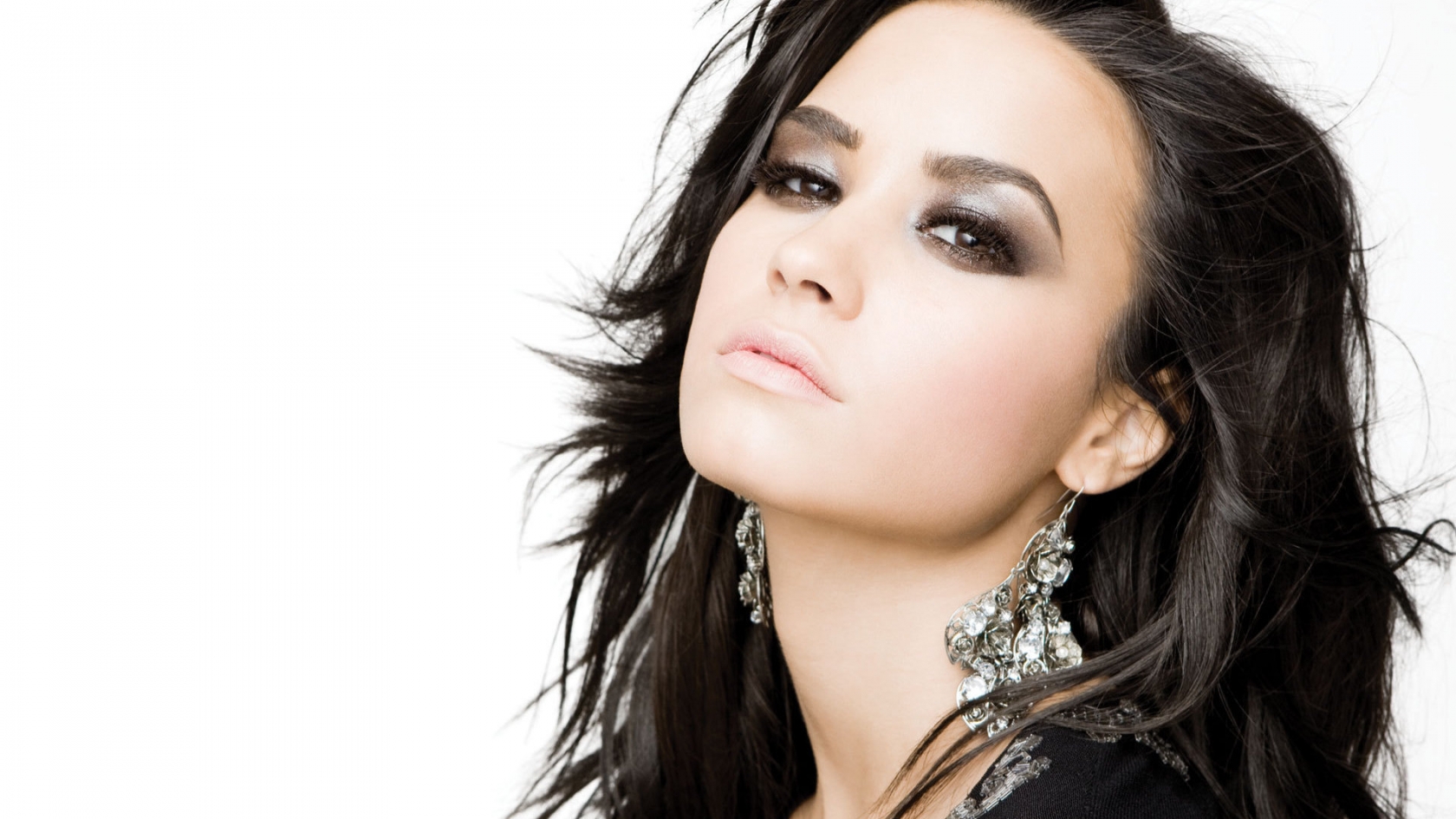 Demi Lovato Beautiful for 1680 x 945 HDTV resolution