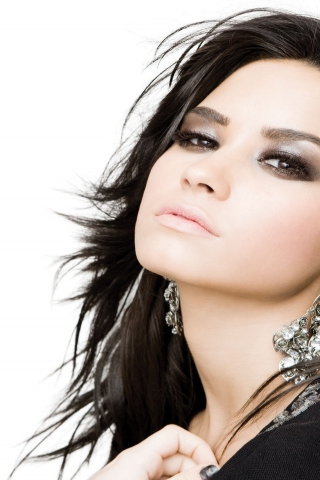 Demi Lovato Beautiful for 320 x 480 iPhone resolution