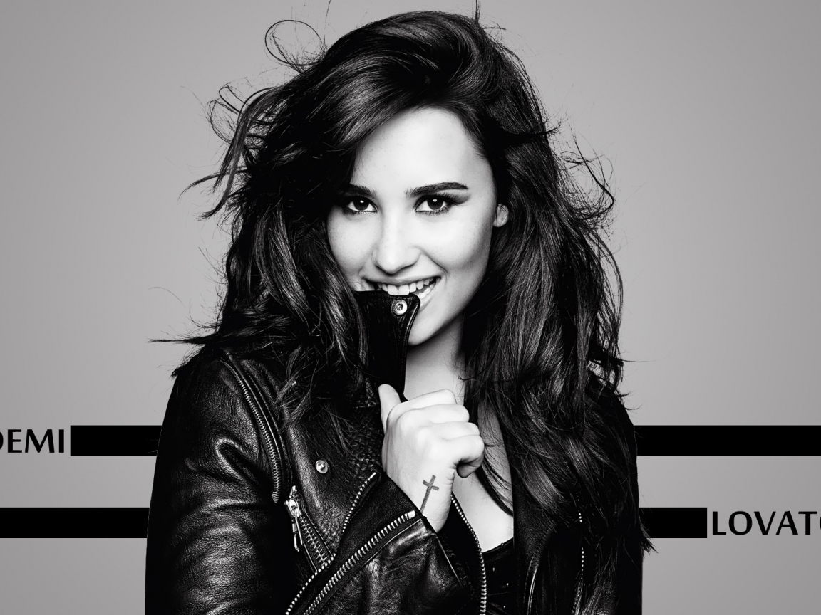 Demi Lovato Shooting for 1152 x 864 resolution