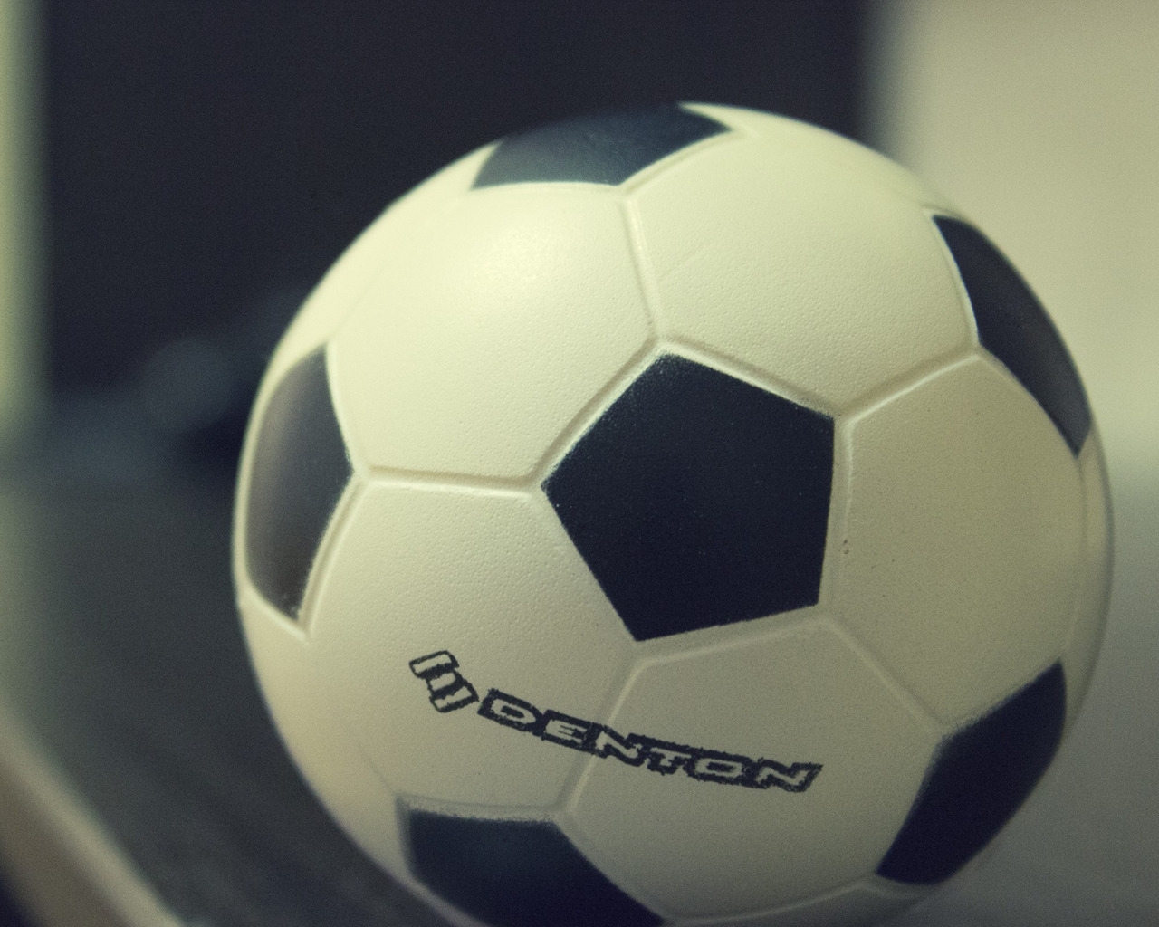 Denton Soccer Ball for 1280 x 1024 resolution